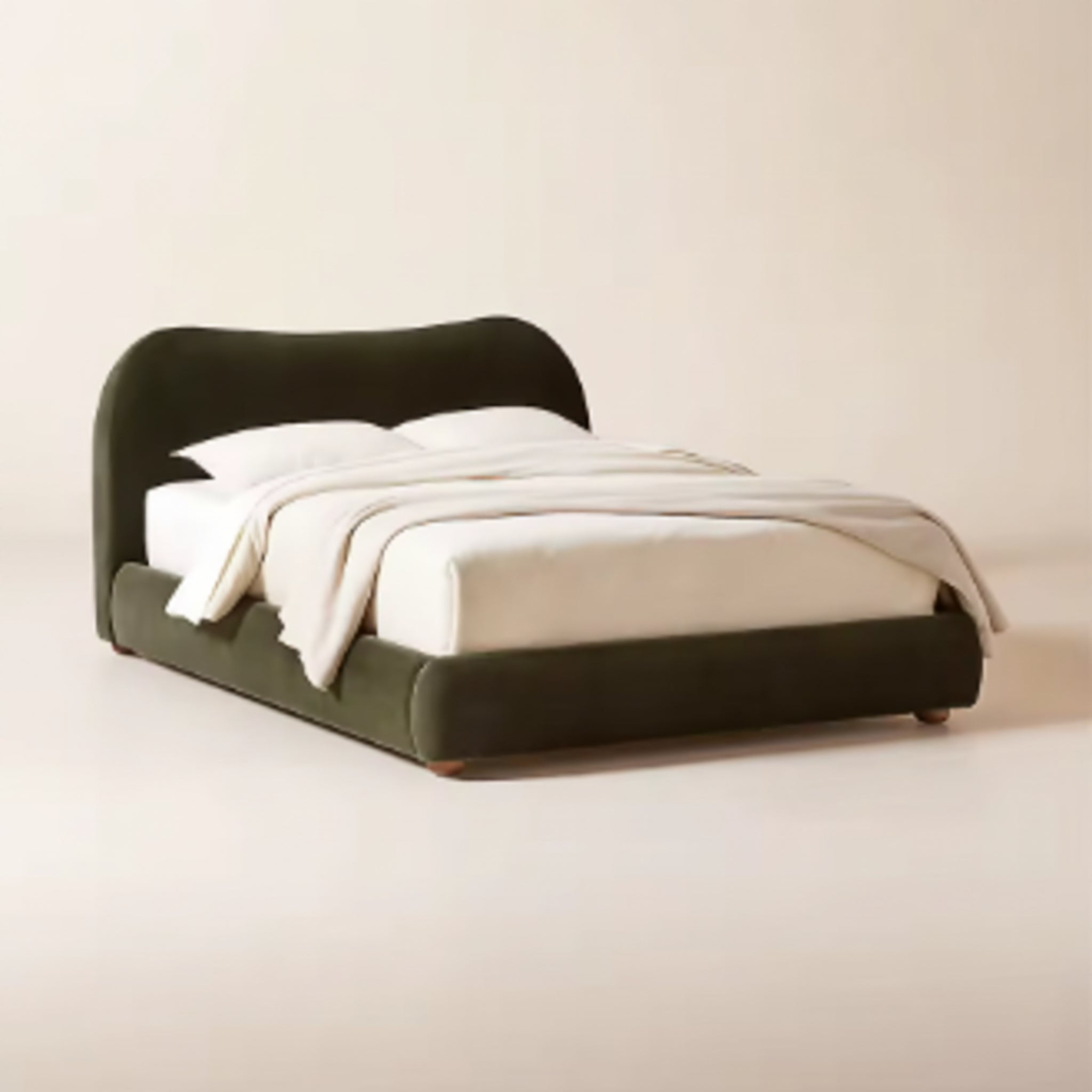 Monteverde Luna Curve Velvet Bed